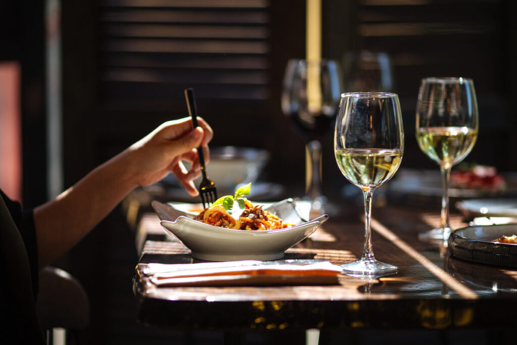 A Foodie’s Guide to Hampton’s Hidden Eats: The Best Dining in Rochester Hills’ Coziest Neighborhood
